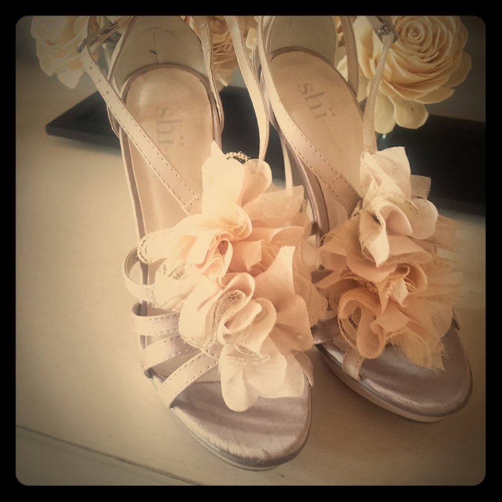 Size 5 Shi high heel sandals